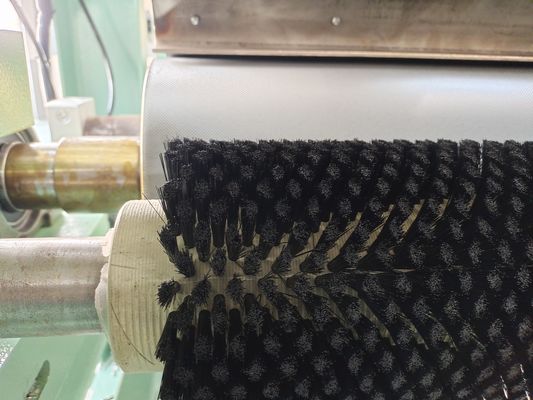 Máquina de laminación de polvo de adhesivos de carbono activado para ropa de filtro y interiores de automóviles