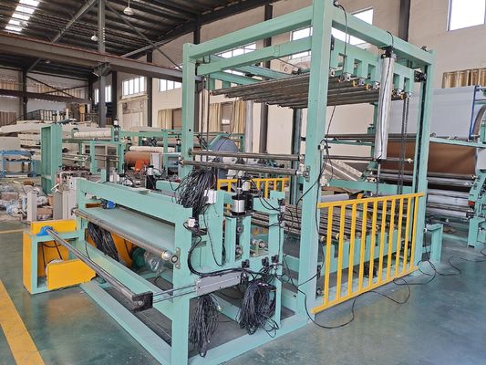 Máquina de laminado de pegamento a base de agua para la producción de alfombras en una planta de fabricación