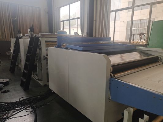 500 mm-3000 mm MAX Máquina de laminación de suelo plano de ancho efectivo para materiales termoplásticos